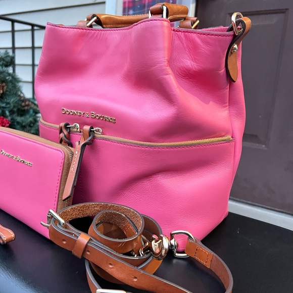 DOONEY AND BOURKE SET OF DAWSON PINK PURSE AND WRISTLET - Picture 14 of 15